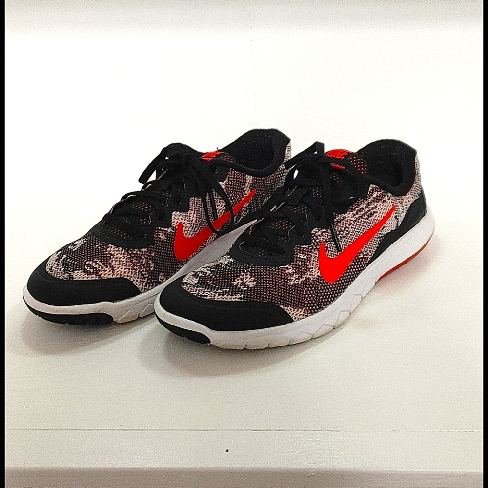 Nike | Flex Athletic Shoes